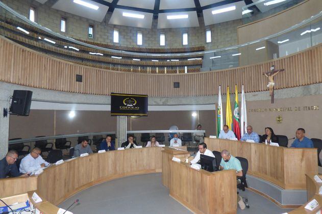 Concejales de Itagüí se fueron a Europa mientras el municipio está en emergencia