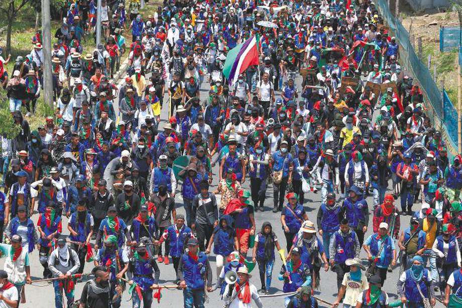 Cientos de manifestantes participan en una nueva jornada del "Paro Nacional" el miércoles en Cali. La tensión reina en las calles de todo el país donde persisten las manifestaciones contra el Gobierno mientras crece el clamor para que el presidente Iván Duque abra un diálogo nacional y termine los desórdenes y la violencia policial. EFE/ Pablo Rodríguez.