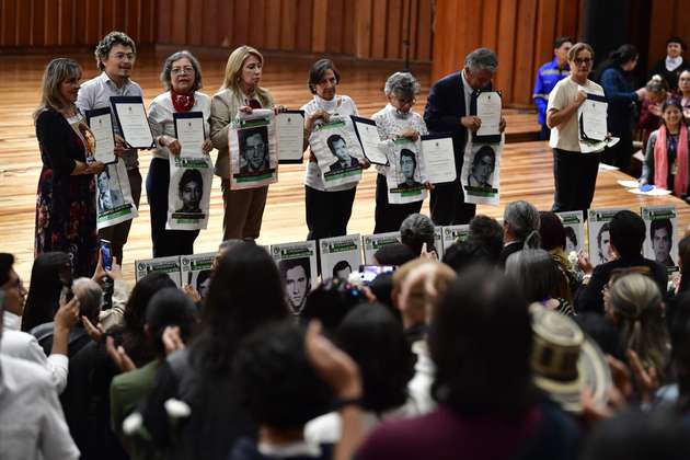 U. Nacional entregó grado simbólico de los ocho estudiantes desaparecidos hace 42 años