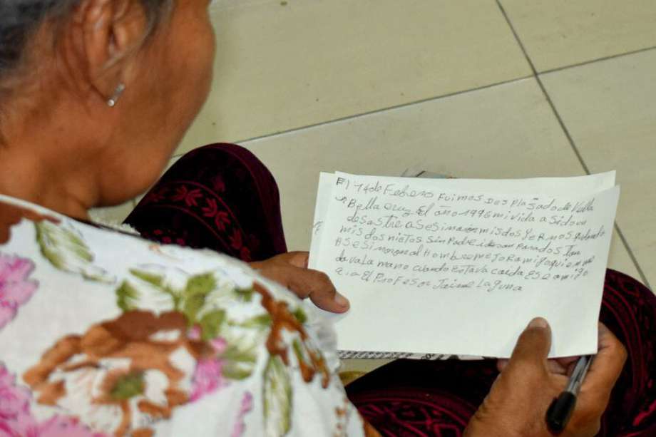 Mujeres víctimas del capítulo Tolima del Movice recordando sus memorias del desplazamiento.