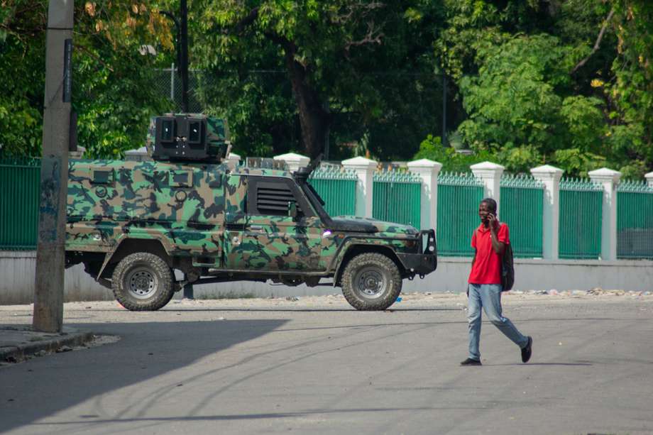 Haití se enfrenta a jornadas de violencia y tensión mientras se ultiman los detalles del consejo presidencial de transición que deberá ponerse de acuerdo en la designación de un nuevo primer ministro y se prepara el camino para la celebración de elecciones presidenciales. 
