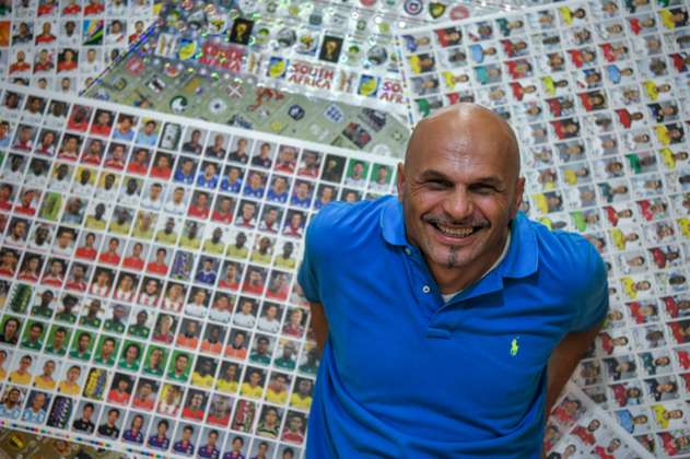 Este es Gianni Bellini, el mayor coleccionista de 'monas' de álbumes de fútbol