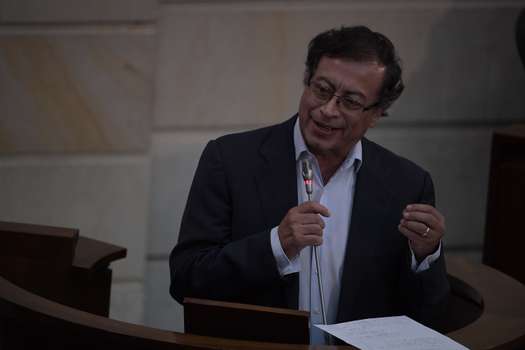 Senador por el partido Colombia Humana, durante el debate de moción de censura al Ministro de Defensa Guillermo Botero, llevado a cabo en el Congreso de la República.