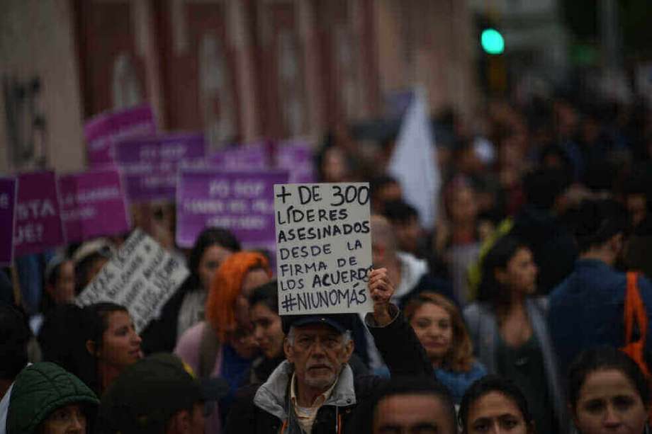 Marcha de protesta contra el asesinato de líderes y lideresas sociales en Colombia.