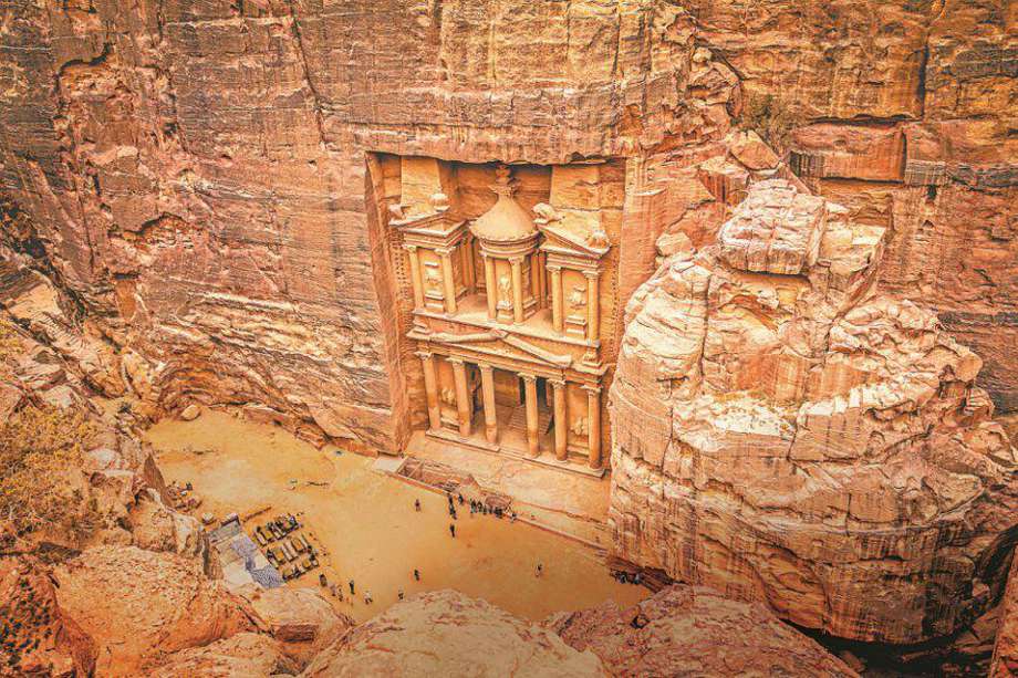La fachada de Al Khazneh, el Tesoro de Petra. / iStock