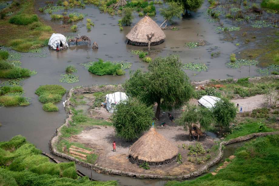 Vista aérea de aldeas inundadas, cerca de Old Fangak en Sudán del Sur.