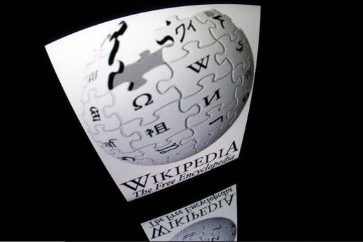 Wikipedia fue creada sin ánimo de lucro el 15 de enero de 2001.