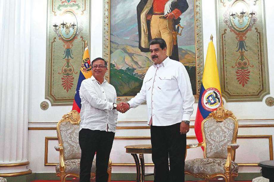 Los presidentes de Colombia, Gustavo Petro; y de Venezuela, Nicolás Maduro, en un encuentro en Caracas la semana pasada. /AFP
