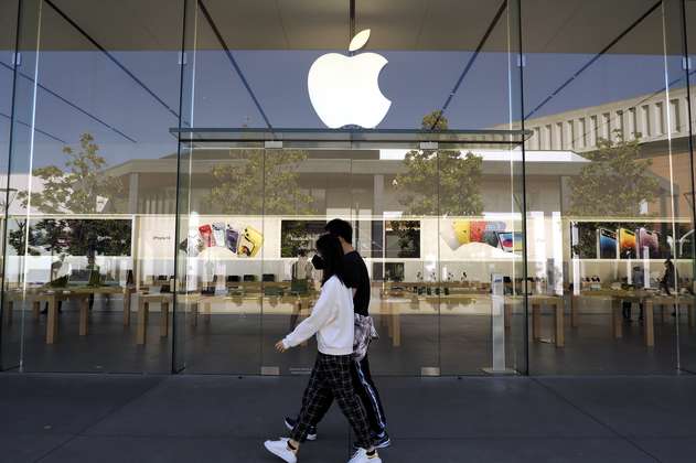 Apple fue multada por excluir a sus rivales de la App Store