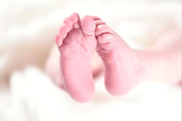 Encuentran a bebé recién nacido abandonado en baño del Sena en Huila