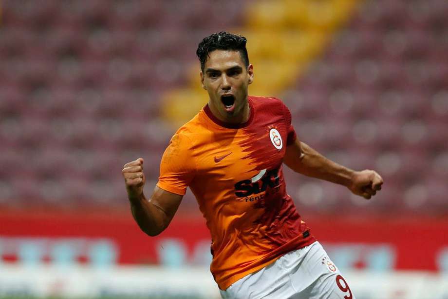 El delantero colombiano empieza así su segunda temporada en el cuadro turco.
