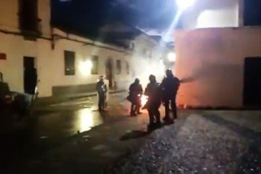 Hacia las 7 p. m. se registraban enfrentamientos entre civiles y autoridades.