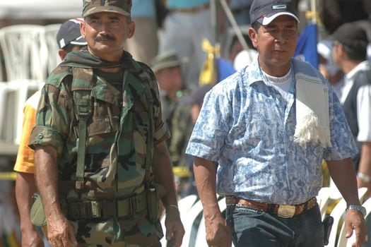 Los excomandantes paramilitares Ramiro Vanoy Murillo y Ramón Isaza, alias “El Viejo”. / Luis Benavides