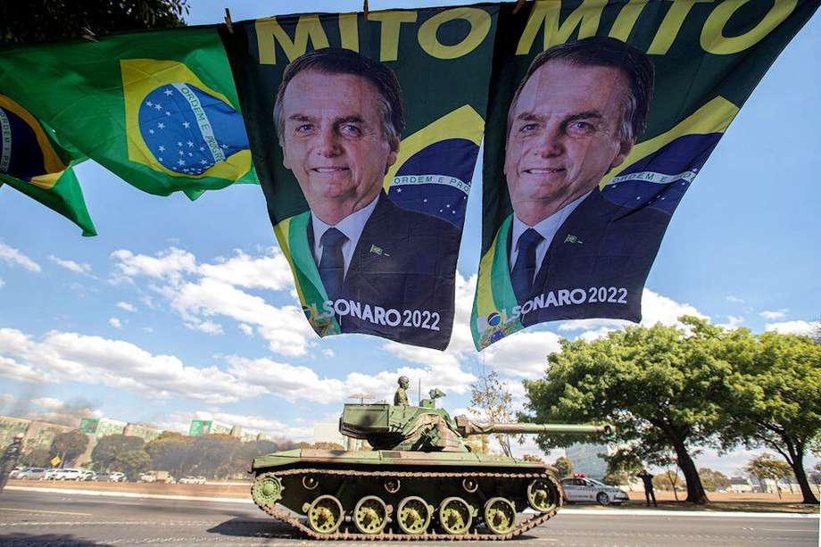 Ante su posible pérdida electoral, Bolsonaro alegará fraude, falta de confianza en las urnas electrónicas y es muy posible que decida acantonarse en el Palacio de Planalto. 