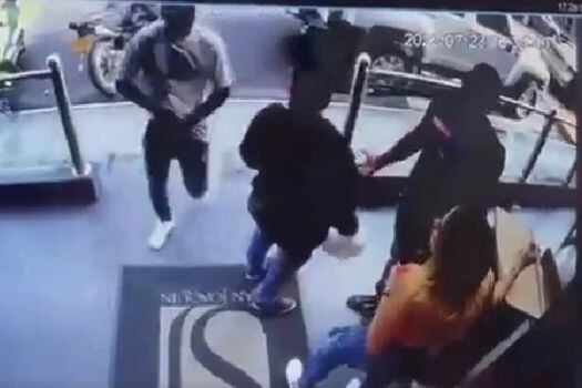 Video: escolta asesinó a fletero que pretendía robar a una mujer en Medellín