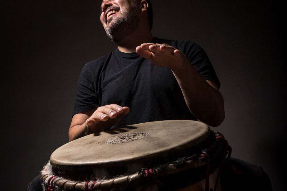 Samuel Torres fusiona el jazz clásico y afrocubano con sonidos urbanos y estilos musicales populares como boogaloo y cumbia.