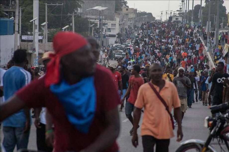 Desde 2018 Haití vive graves protestas, la situación empeoró el año pasado, cuando la inseguridad y la violencia crecieron provocando la salida de muchos haitianos. / Anadolu