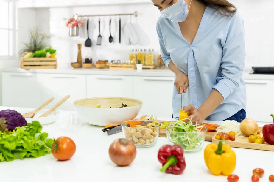 Una buena nutrición y en especial, la combinación de una nutrición balanceada con hábitos de vida saludables, va a mitigar el riesgo de múltiples enfermedades.