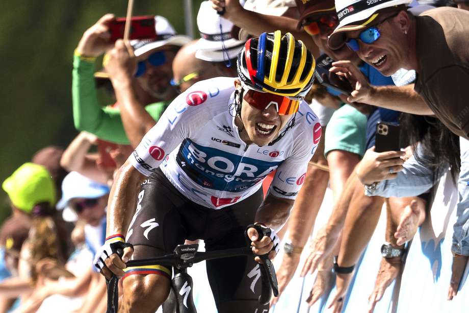 Sergio Higuita se esfuerza por finalizar la séptima etapa de la Vuelta a Suiza, jornada en la que asumió el liderato de la carrera.