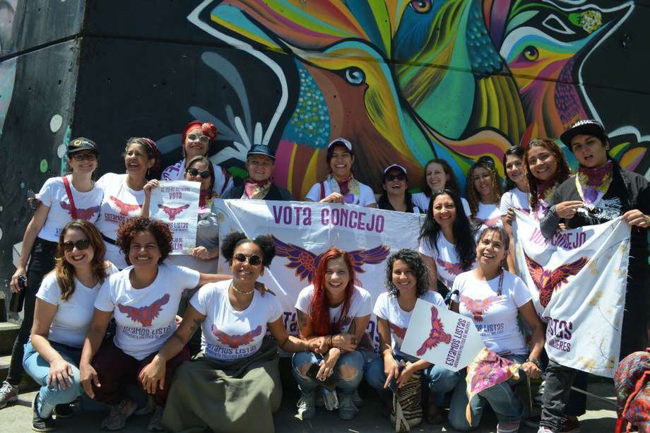 Milena Trujillo (línea inferior centro) es integrante de la concejalía colectiva que representa Dora Saldarriaga.