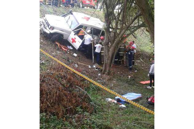 Un muerto y cinco heridos por accidente de vehículo de la Cruz Roja en vía Cali - Palmira