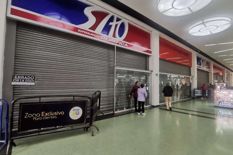 Este martes 2 de enero, el almacén Olímpica del centro comercial Portal 80, en Bogotá, se convirtió en el primer establecimiento sellado temporalmente por la DIAN en 2024. / Tomado de X