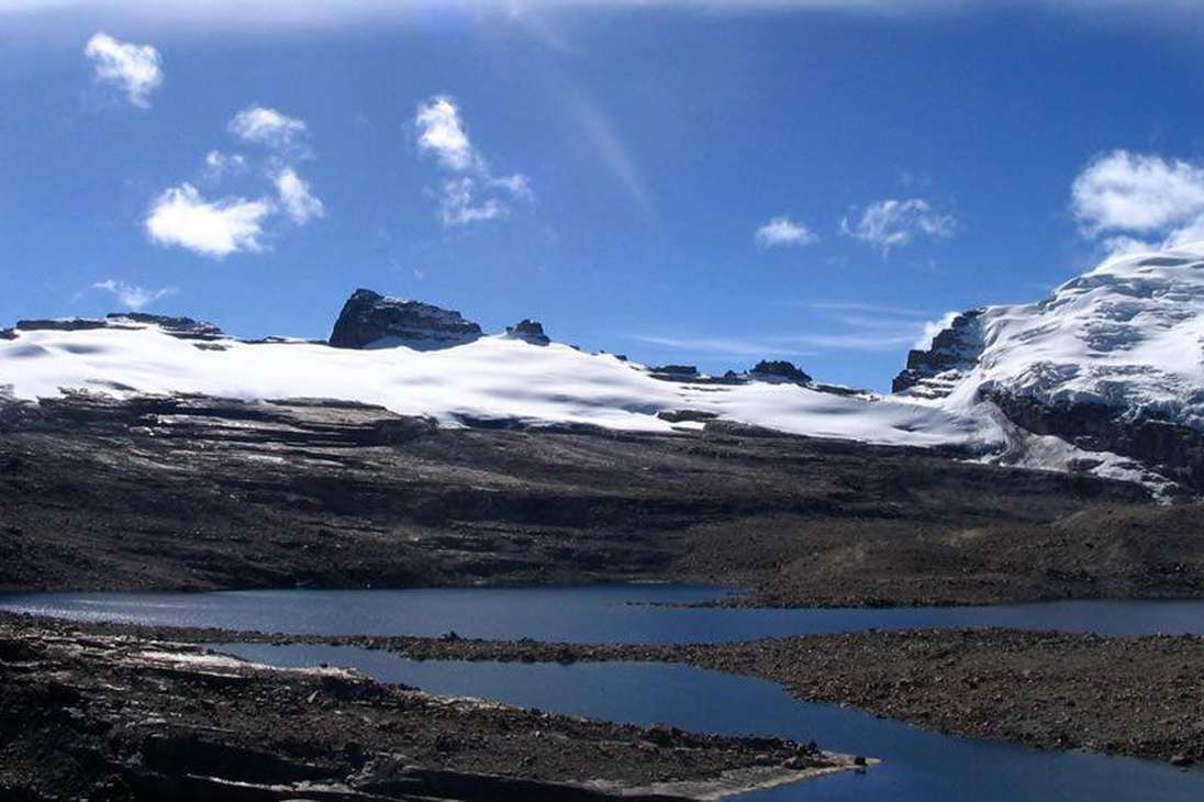 El Parque Nacional Natural el Cocuy cuenta con el sendero Laguna Grande de la Sierra, que empieza en el sitio conocido como la Cuchumba, hasta el borde del glaciar del Pico Cóncavo.