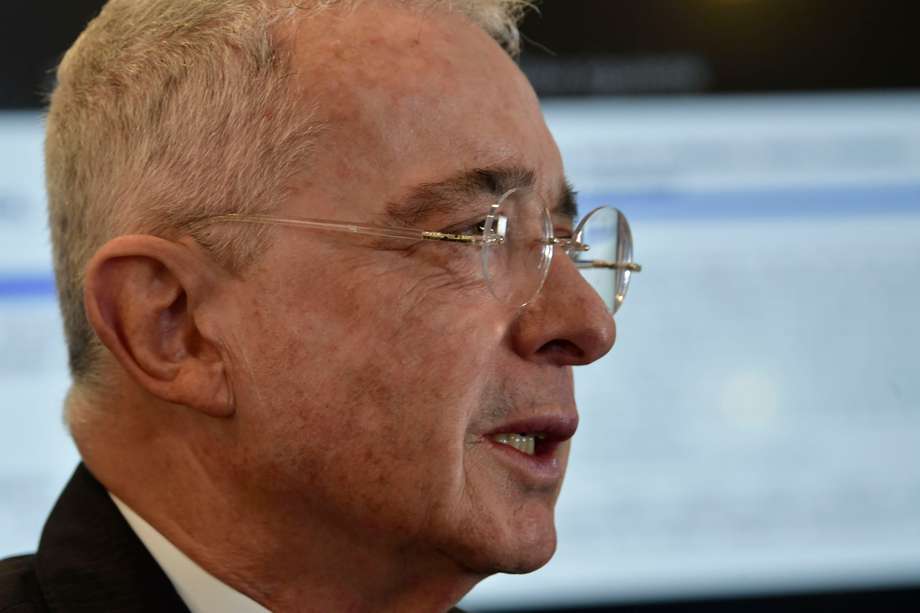 “Quiere condenar a los colombianos”: Uribe lanzó nuevamente críticas al Gobierno.