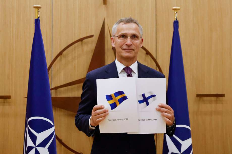 El secretario general de la OTAN, Jens Stoltenberg, asiste a una ceremonia para conmemorar la solicitud de ingreso de Suecia y Finlandia en Bruselas, Bélgica.