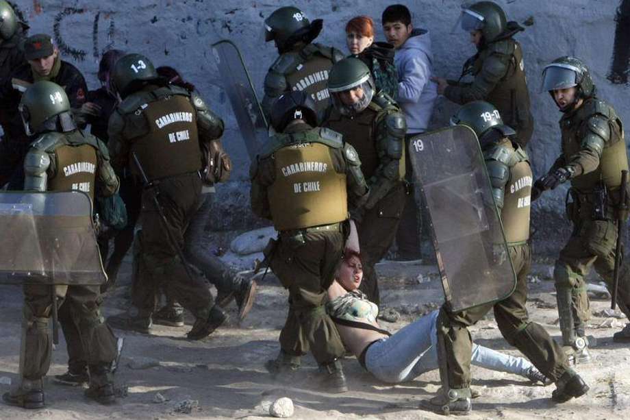 Chile tiene dos instituciones policiales de cobertura nacional: Carabineros es la que está en la mira por su actuación en las protestas. 