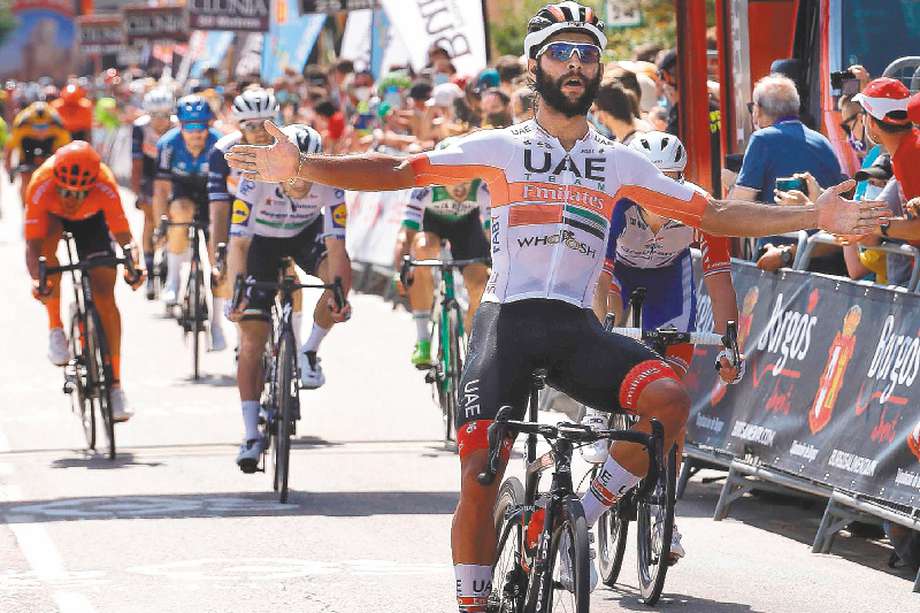 El momento. Fernando Gaviria cruza la meta y se adjudica la segunda etapa de la Vuelta a Burgos. El triunfo 44 de su carrera profesional. /EFE