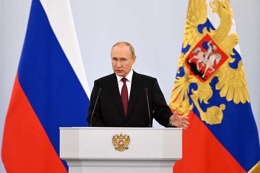 El presidente ruso, Vladimir Putin, habla durante una ceremonia para firmar tratados sobre la adhesión de nuevos territorios a Rusia en el Kremlin.
