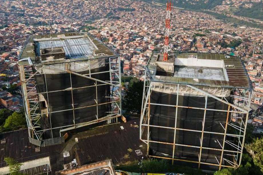 La biblioteca España, en el nororiente de Medellín, está cerrada desde 2015.