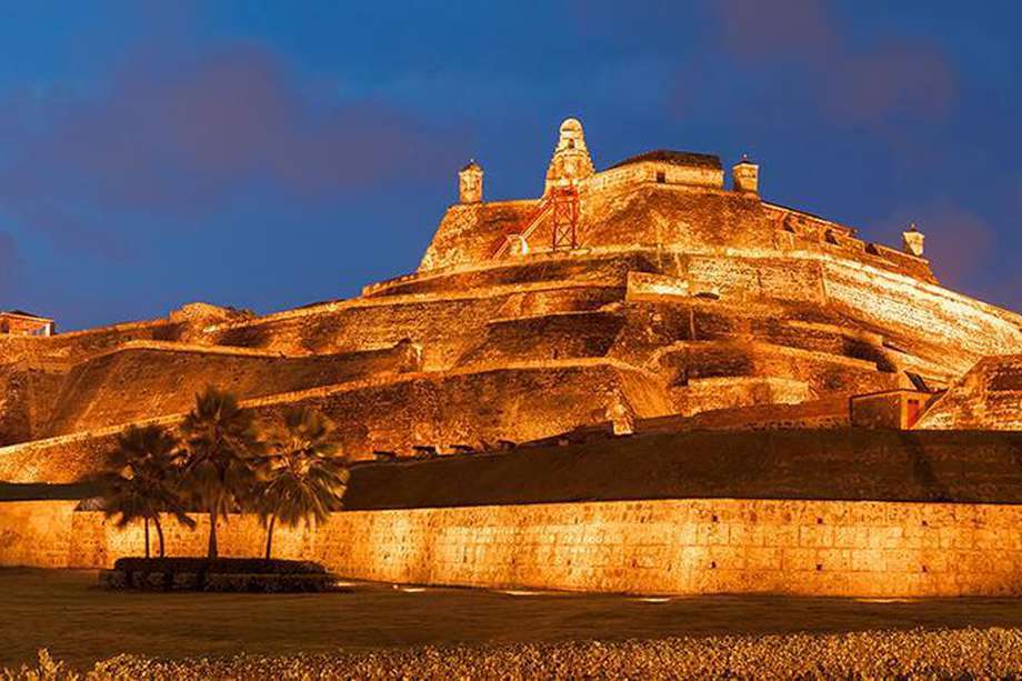 El Castillo San Felipe de Barajas es una fortificación localizada en la ciudad de Cartagena de Indias en Colombia, está situado sobre un cerro llamado San Lázaro y fue construido en 1657 durante la época colonial española.