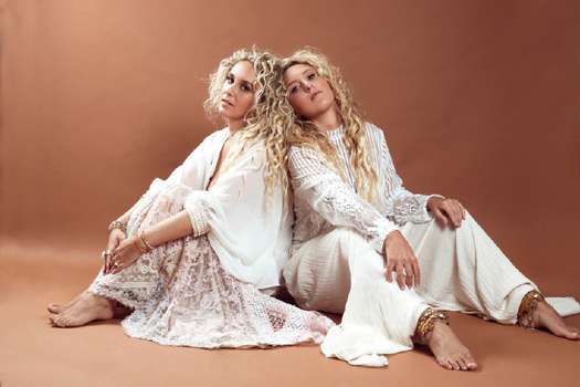 Andrea y Vanessa Martí, Las Martí, dicen que no pretenden componer canciones de moda.  / Archivo particular