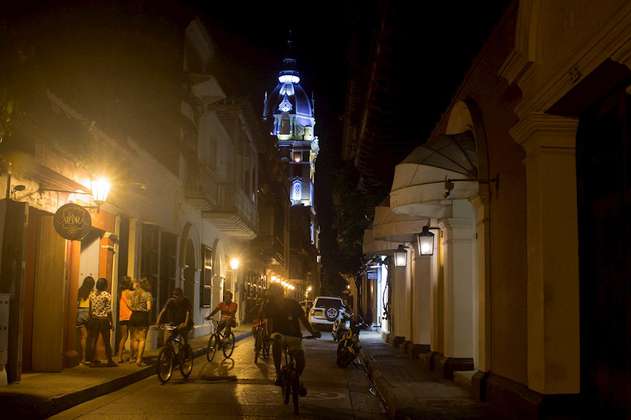 ¡Otra vez! Pareja fue sorprendida teniendo sexo en Centro Histórico de Cartagena