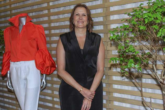 Adriana Fernández presentó su colección Otoño- Invierno 2022, Momentos