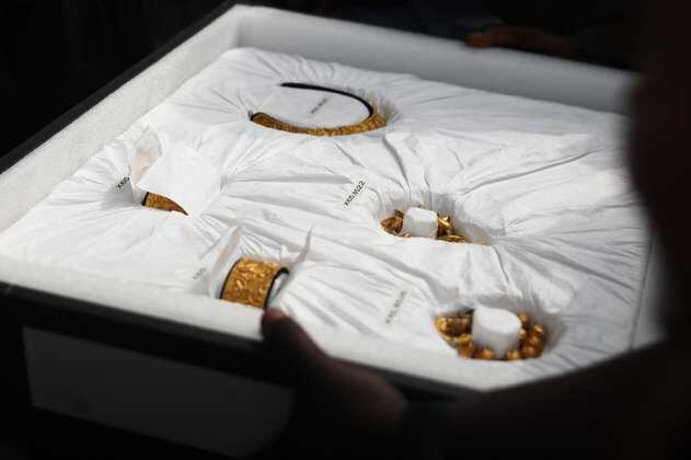 El Museo Fowler de California devuelve tesoros saqueados al rey asante de Ghana