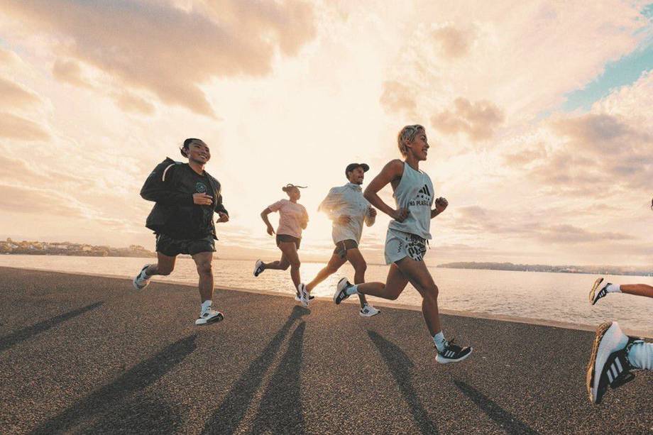 El running es un deporte que te puede unir con tu familia, o incluso conseguir amigos aficionados a este deporte.