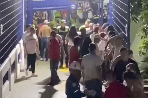 Hinchas de Junior y Bucaramanga se enfrentaron tras partido en Barranquilla