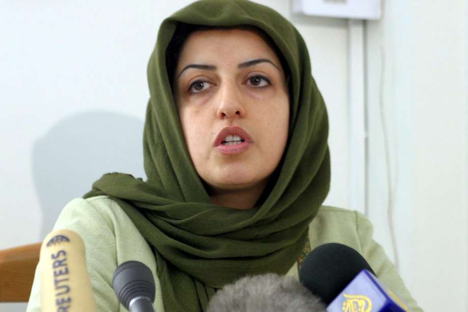 Narges Mohammadi habló durante la primera conferencia sobre violaciones a los derechos humanos en el Centro de Derechos Humanos de Teherán, Irán, el 17 de enero de 2005. 
