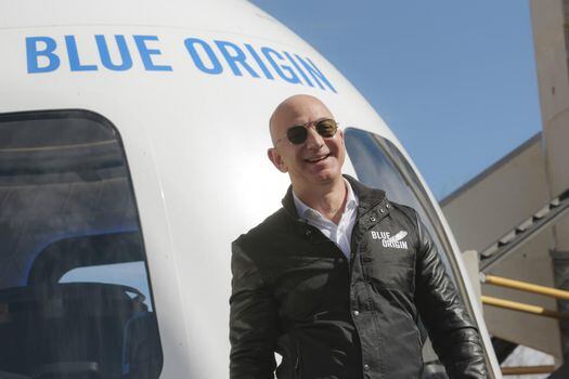 Jeff Bezos emprenderá un viaje espacial con su hermano, el próximo 20 de julio.