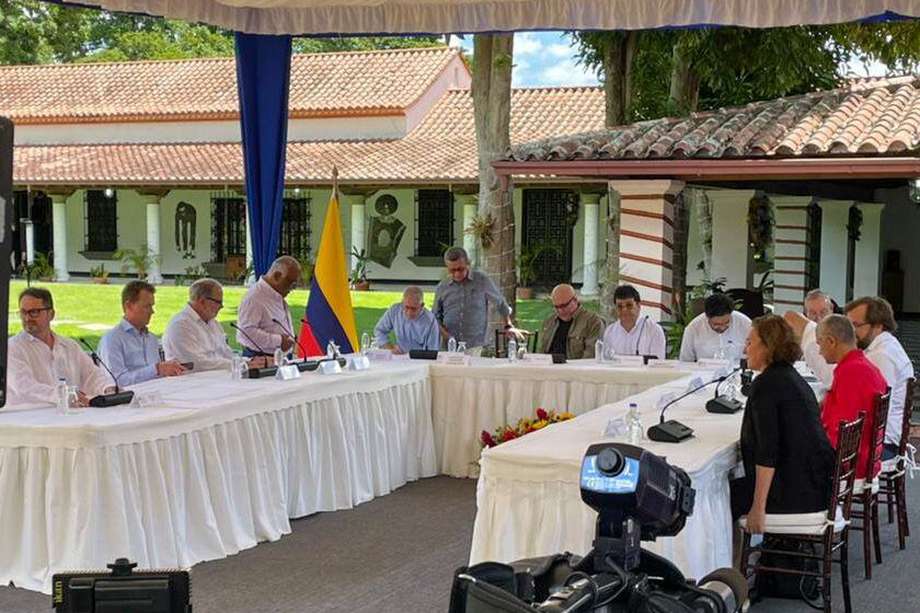 Reanudación oficial en Caracas de los diálogos entre el gobierno colombiano y el Eln. /Misión de verficación ONU