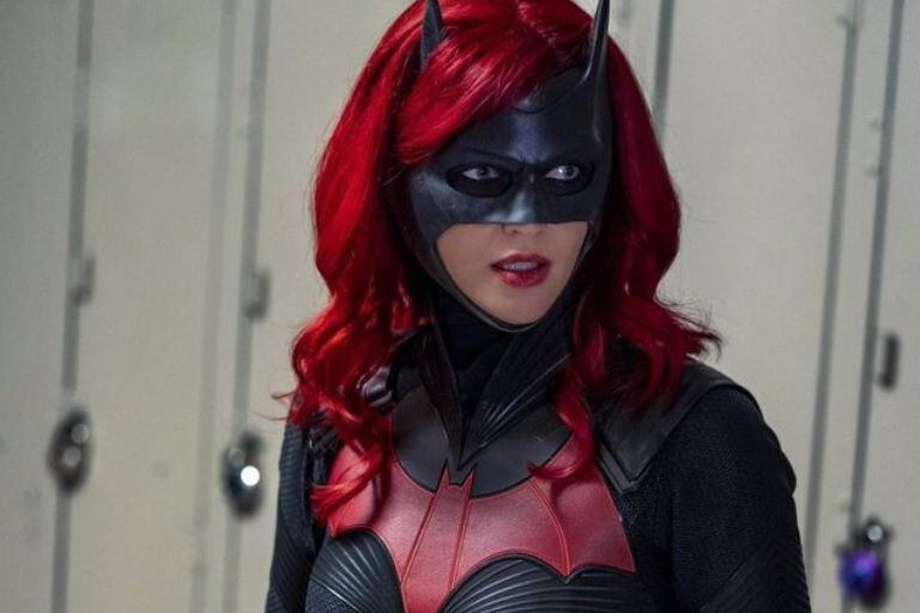 La actruz Ruby Rose interpretando a Batwoman.