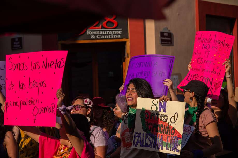 Mujeres protestan durante una marcha con motivo del Día Internacional de la Mujer. Este año las feministas exigieron respeto a los derechos de la mujer, alto a los feminicidios, secuestros y desapariciones de niños y niñas en Chiapas. 