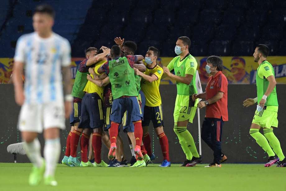 La celebración agónica de Colombia tras el gol de Borja.