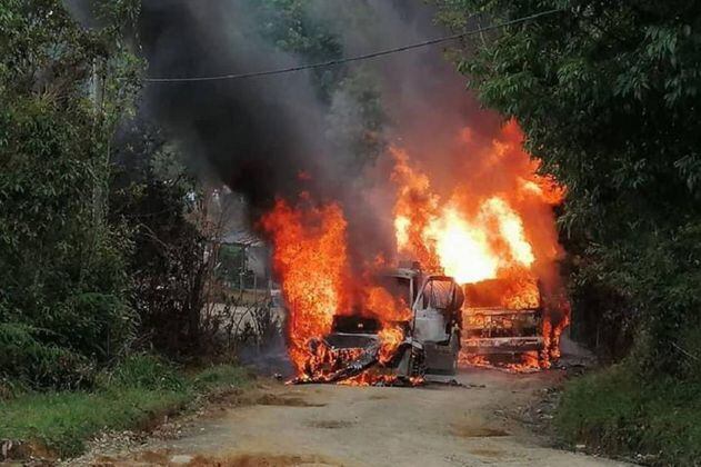 Hombres armados incineraron dos vehículos cisterna en el sur del Cauca