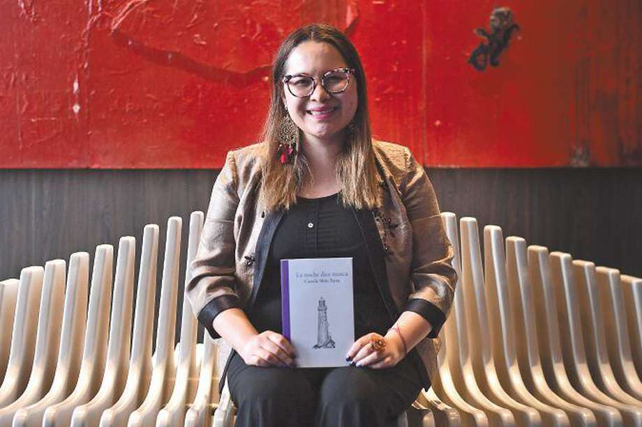 “La noche dice nunca” (Sílaba) es el primer poemario que publica Camila Melo.