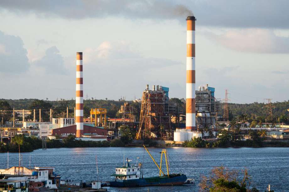 La central termoeléctrica Carlos Manuel de Céspedes, Cienfuegos, Cuba.