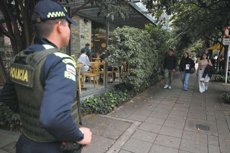 Vecinos y comerciantes de la zona T, en Bogotá, piden a las autoridades planes permanentes para desterrar la inseguridad del sector.  